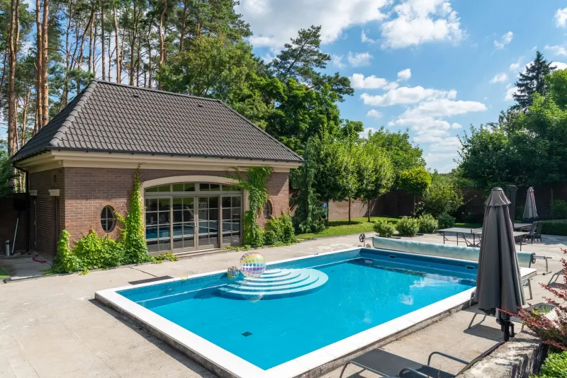 Pool Features That Kill Deals: What Woodlands Buyers Are Quietly Walking Away From