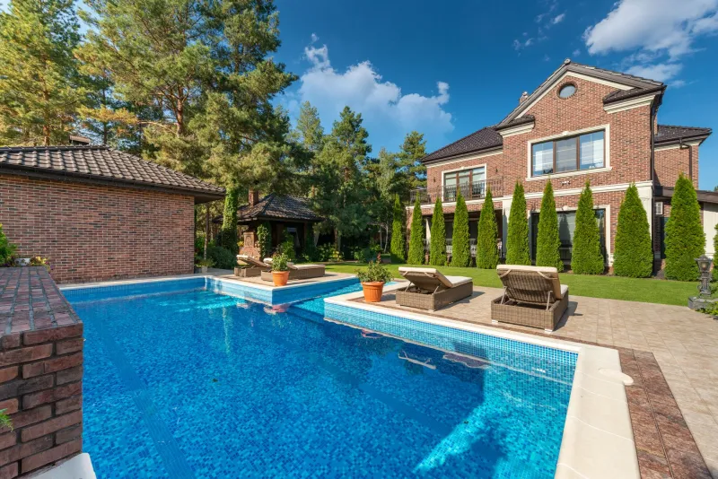 Spending Big on Your Pool? Here's What Woodlands Buyers Will Actually Pay For