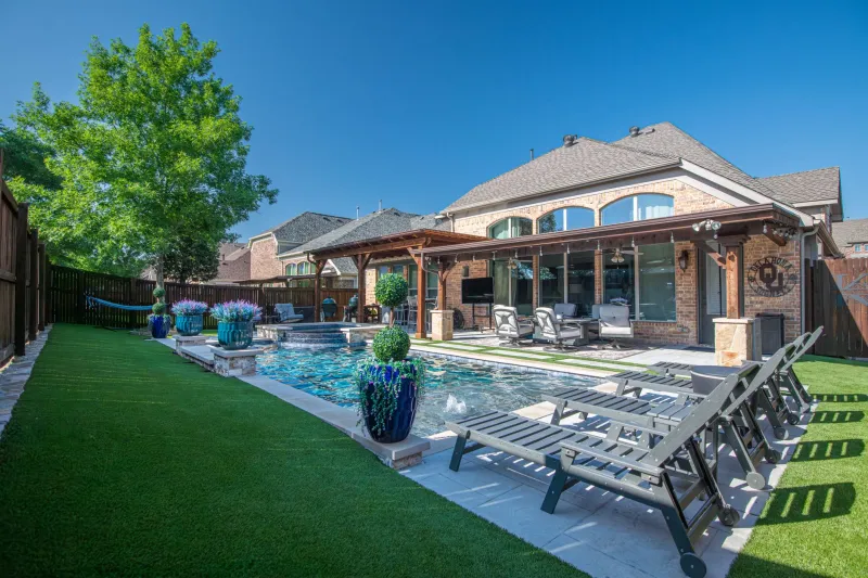 What Woodlands Home Buyers Are Really Looking for in a Backyard Pool Setup